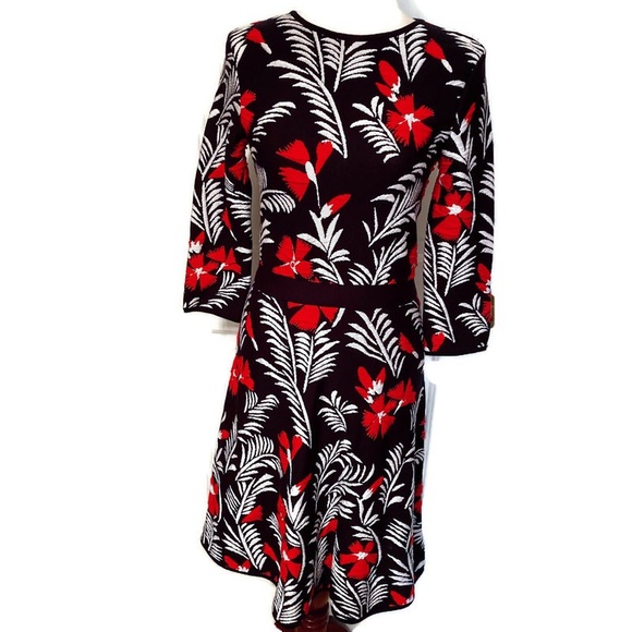 Carolina Herrera Dresses & Skirts - CAROLINA HERRERA DRESS FIT & FLARE BLUE RED WHITE FLORAL STRETCH KNIT Size S